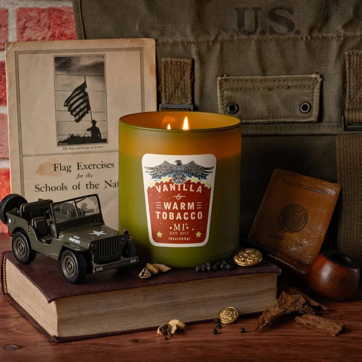 Sojowa świeca zapachowa męska w szkle Colonial Candle 425 g Wanilia Tytoń
