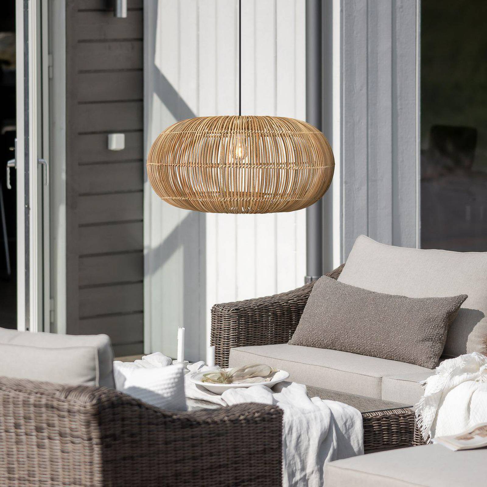 Zewnętrzna lampa wisząca PR Home Zuri, Ø 51 cm, rattan, wtyczka