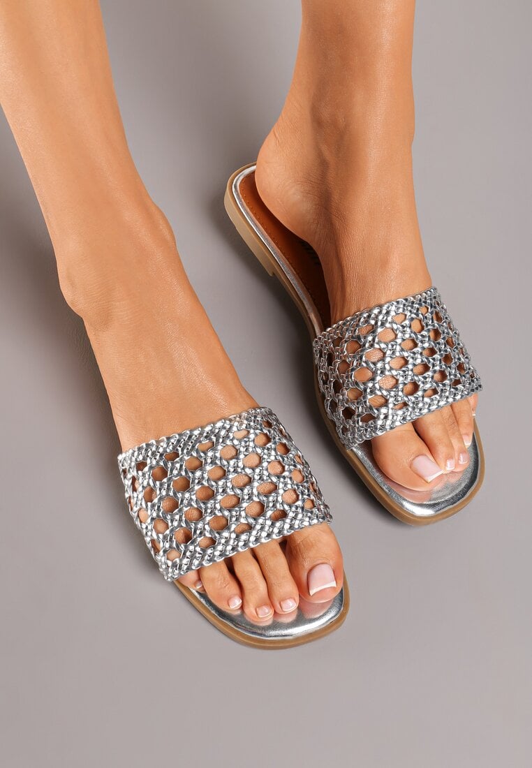 Srebrne Casualowe Klapki na Płaskiej Podeszwie z Ażurowym Paskiem Ellnara