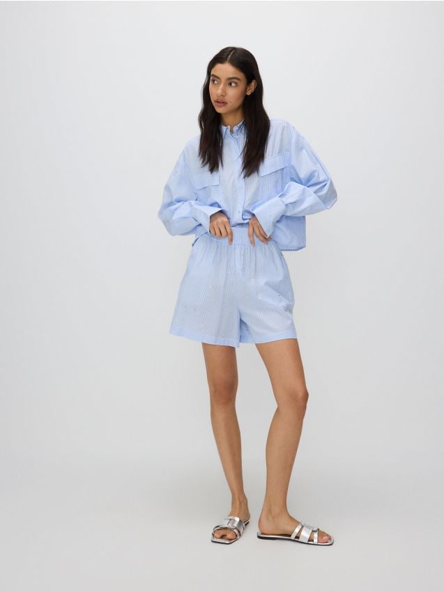 Reserved - Bawełniane szorty z aplikacjami - jasnoniebieski