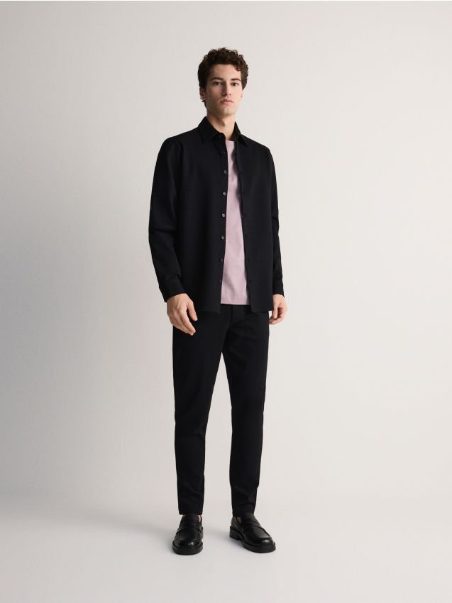 Reserved - Gładka koszula slim fit z wiskozą - czarny