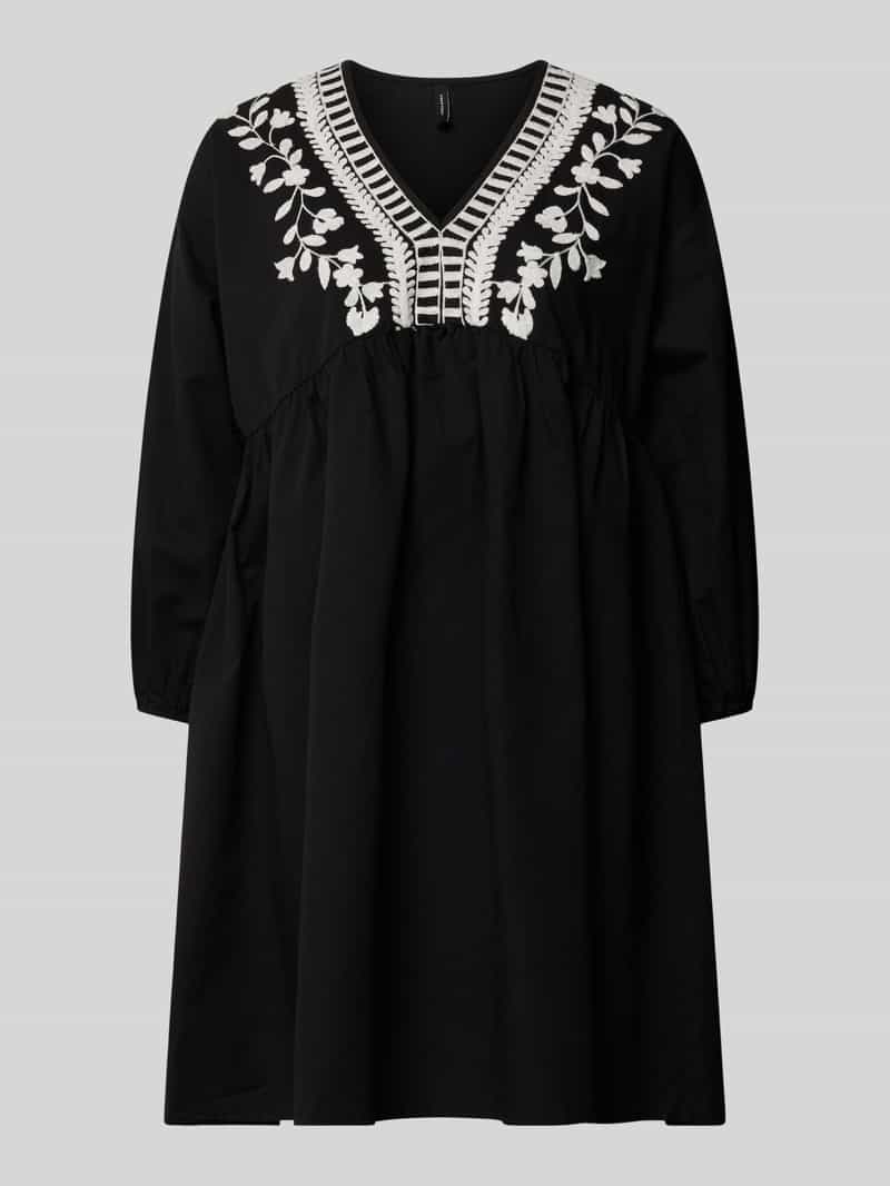 Sukienka tunikowa z haftem i dekoltem w serek model ‘VACATION’