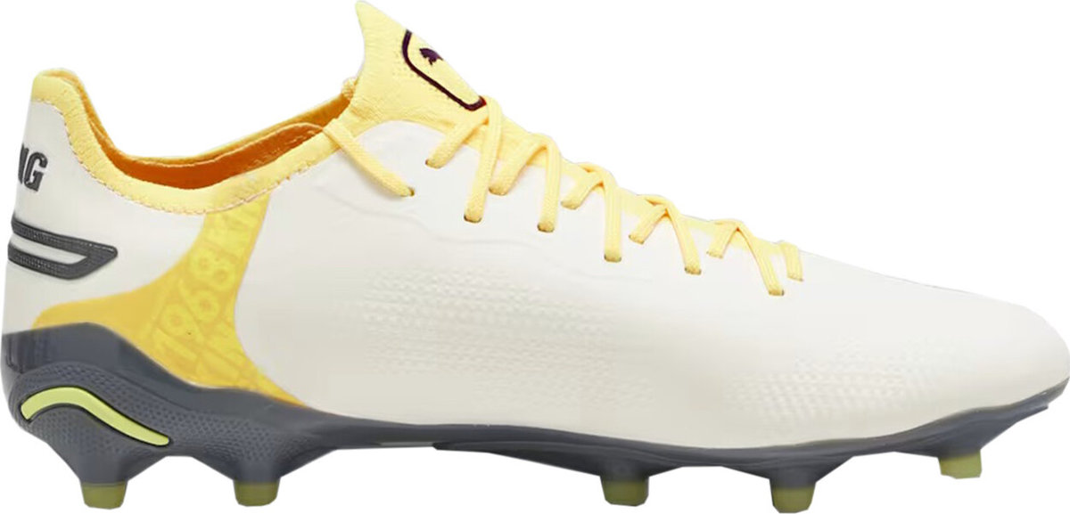 Buty piłkarskie Puma King Ultimate FG/AG 107563 05-42,5