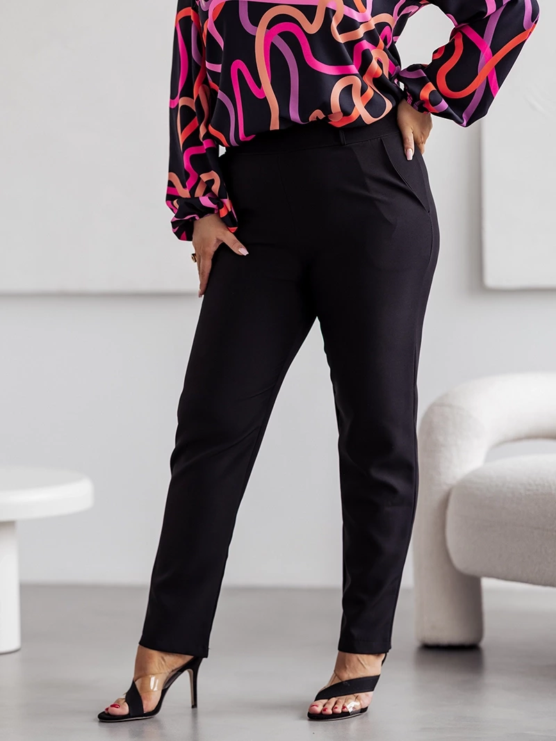 Eleganckie spodnie damskie plus size czarne (728) - MOON