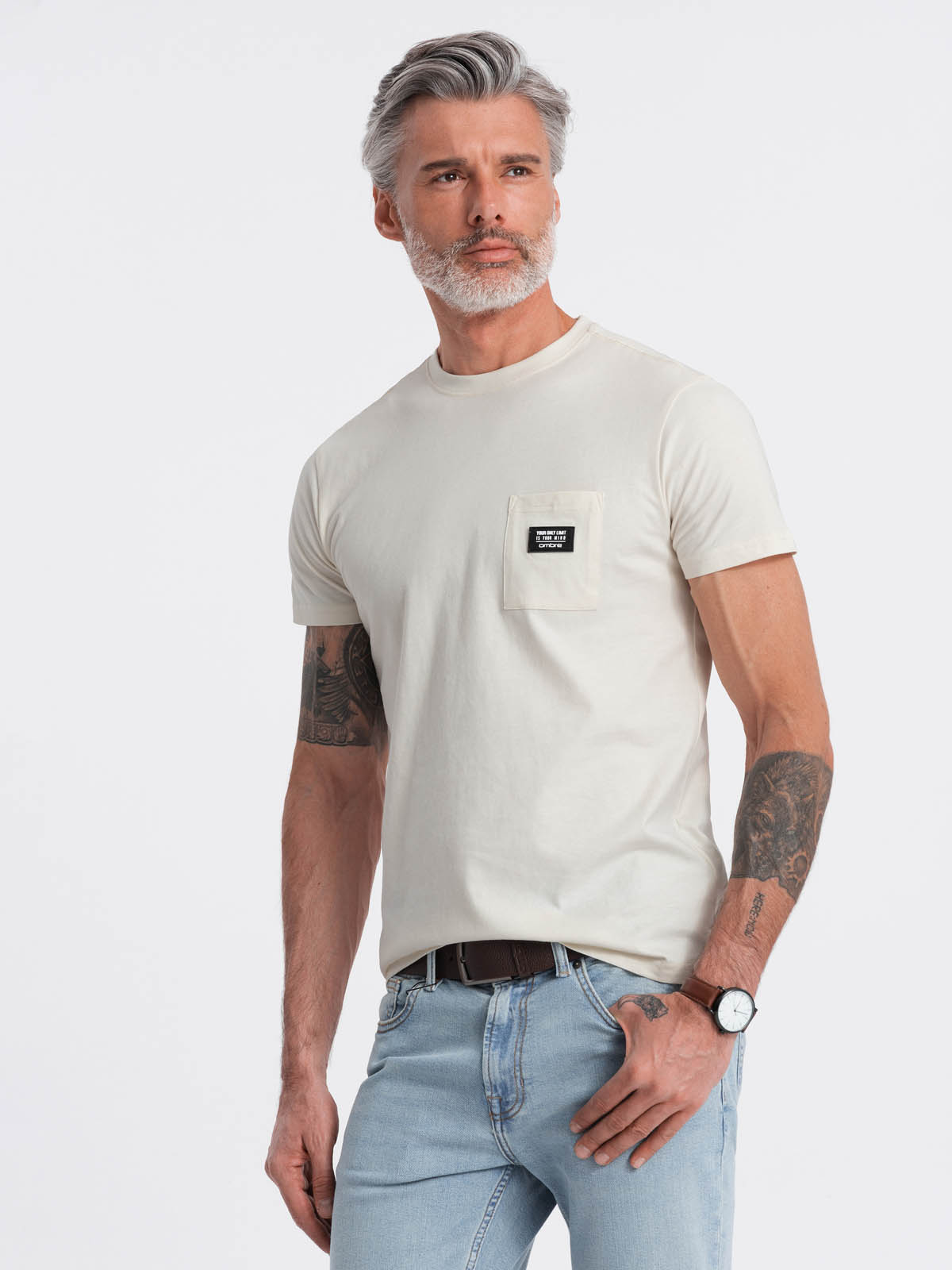 Męski casualowy t-shirt z naszytą kieszonką - kremowy V8 OM-TSCT-0109