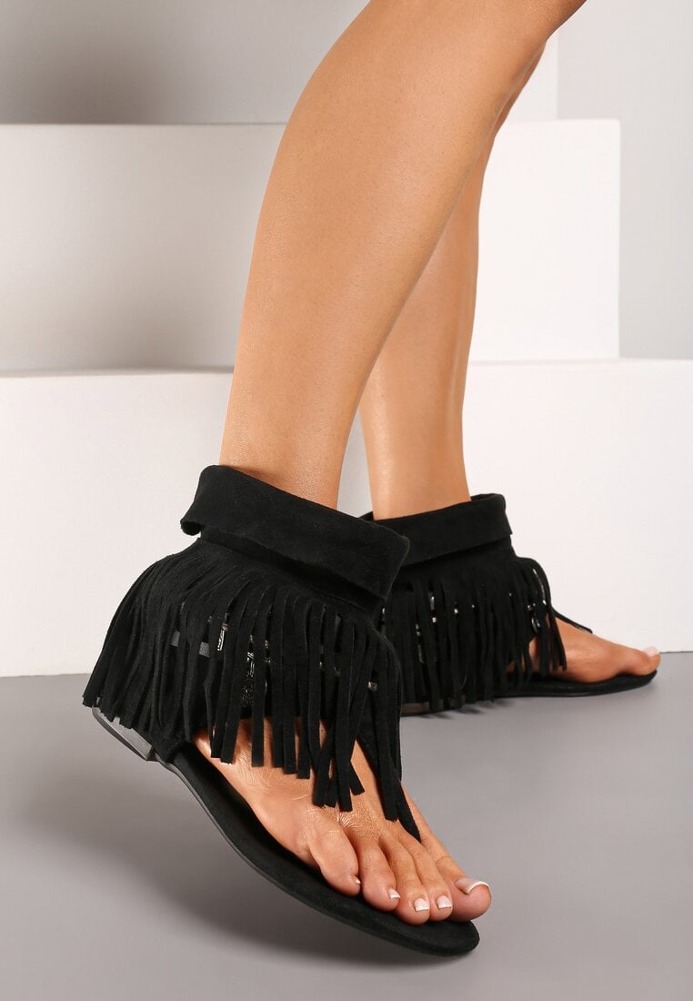 Czarne Sandały Typu Japonki Boho z Wysoką Cholewką z Frędzlami Effimay