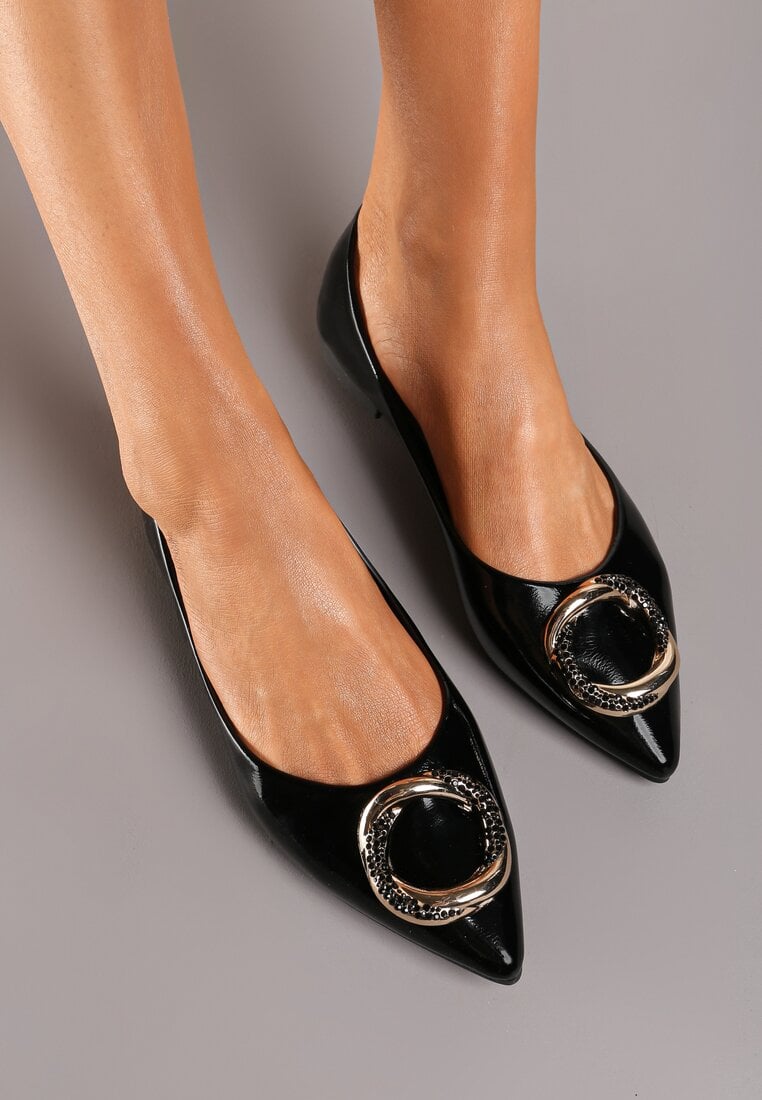 Czarne Balerinki na Płaskiej Podeszwie z Metalową Aplikacją Ozdobioną Cyrkonami Frapapia