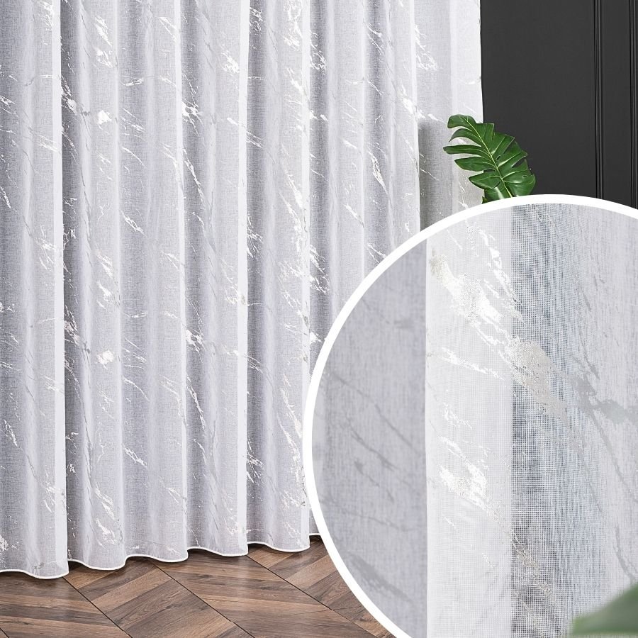 Firana kolor biały ze srebrnym zdobieniem oraz ołowianką uszyta na taśmie marszczącej, rozmiar 300x250 cm