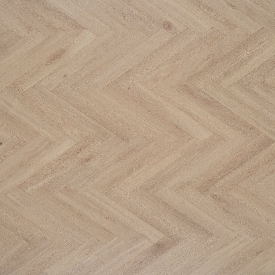 PANELE PODŁOGOWE WODOODPORNE JODEŁKA BERRY ALLOC BLOOM SAND NATURAL A CHATEAU 62002712 AC5 8mm 4v-fuga