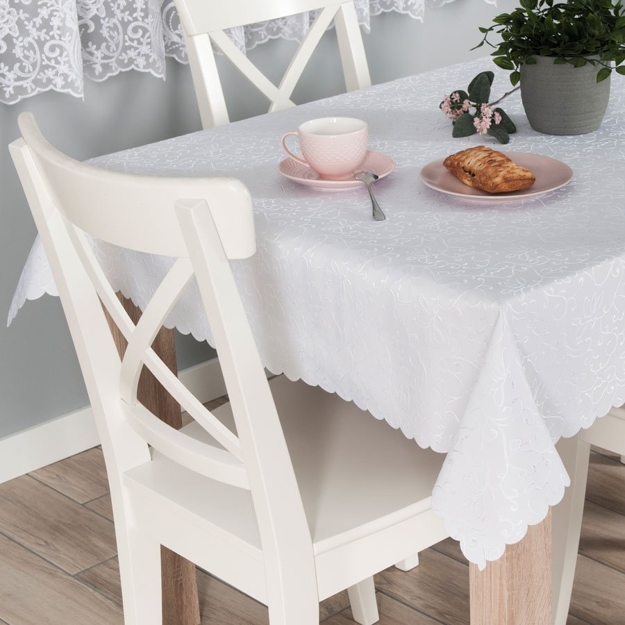 Obrus wodoodporny, prostokątny, biały ze wzorem, wykończony chmurką, dostępny w rozmiarze 140x260 cm, Flora