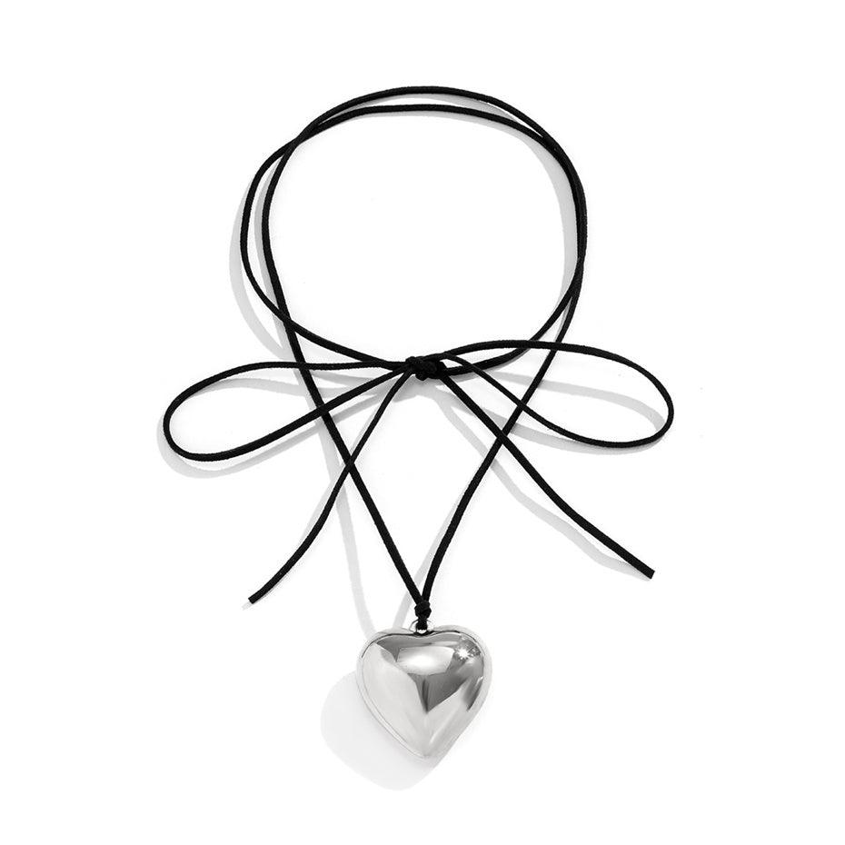Naszyjnik typu choker z sercem