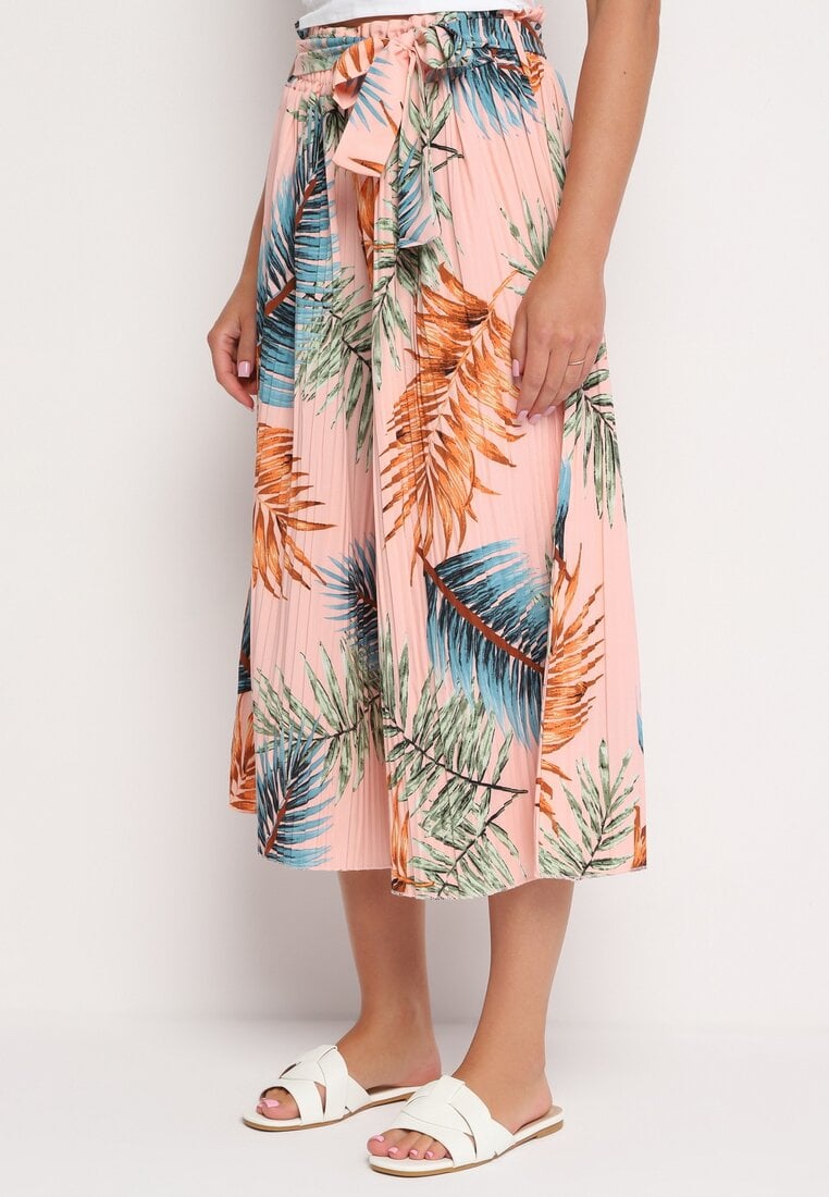 Różowe Spodnie Plisowane Typu Palazzo z Gumką w Pasie o Długości 3/4 Hiefia