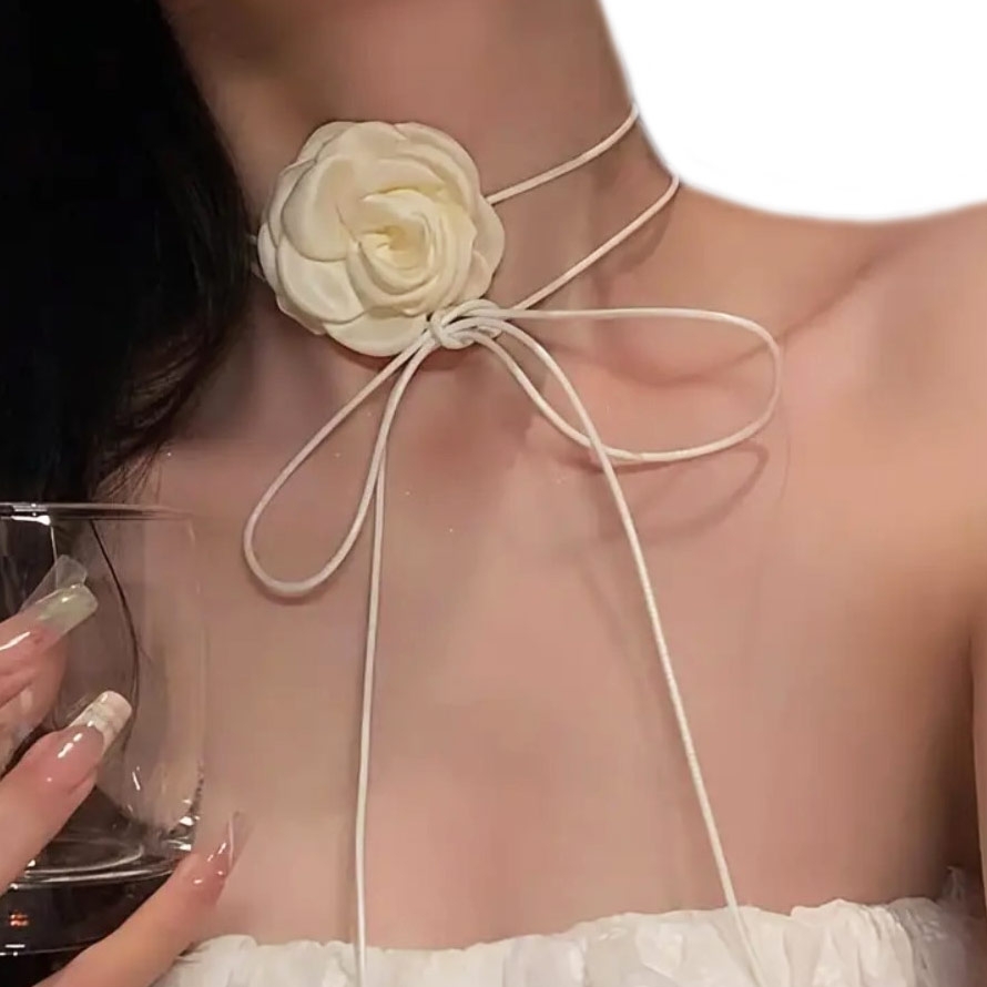 Naszyjnik CHOKER ozdobny KWIAT na szyję róża na rzemyku elegancki ECRU