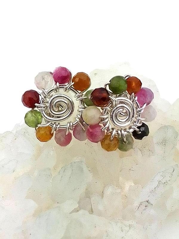 Kolczyki z czystego srebra (Ag999) na sztyftach z kuleczkami kolorowego turmalinu, średnica 13 mm, waga kolczyków 1.7 grama