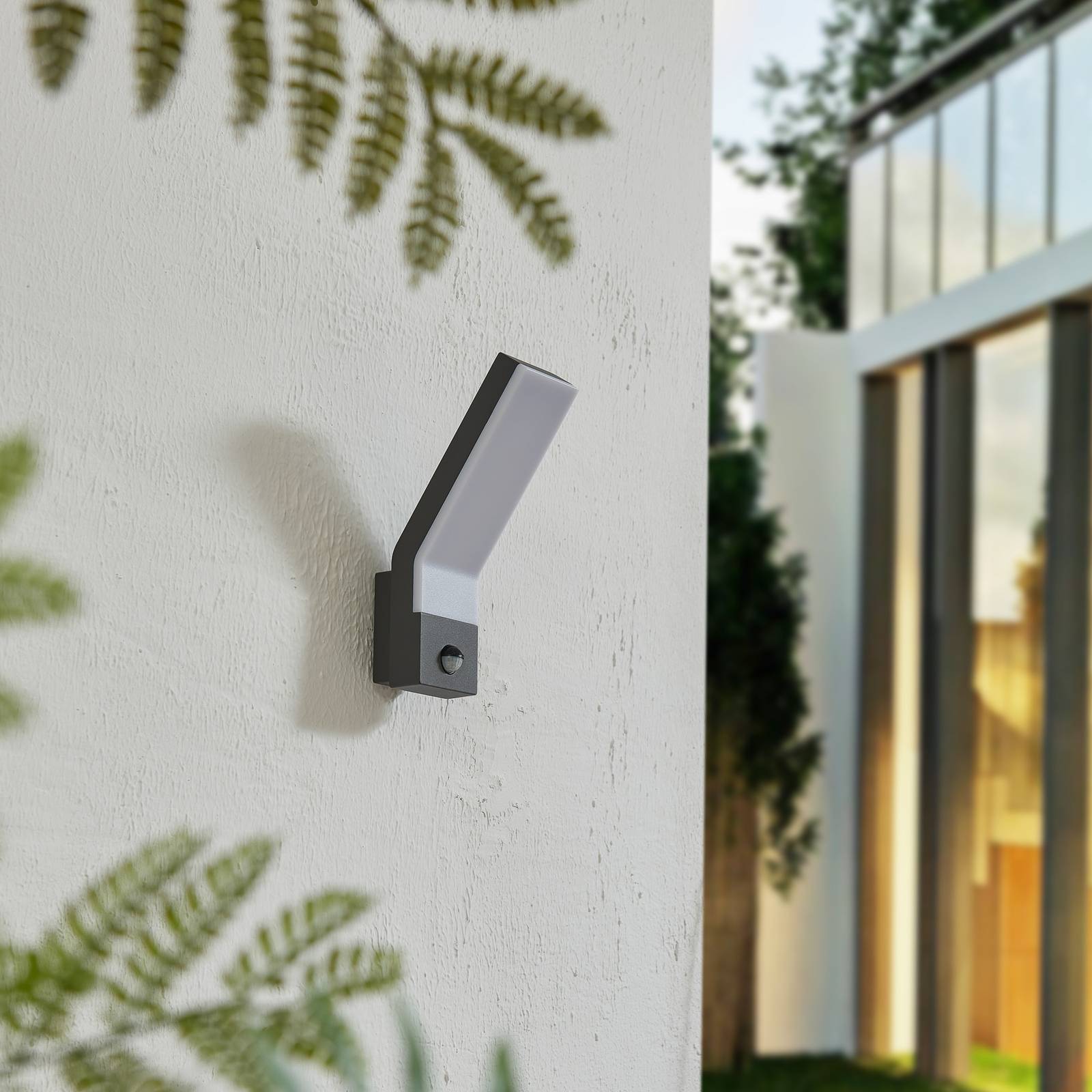 Lindby LED kinkiet zewnętrzny Korvik, aluminium, ciemnoszary, czujnik