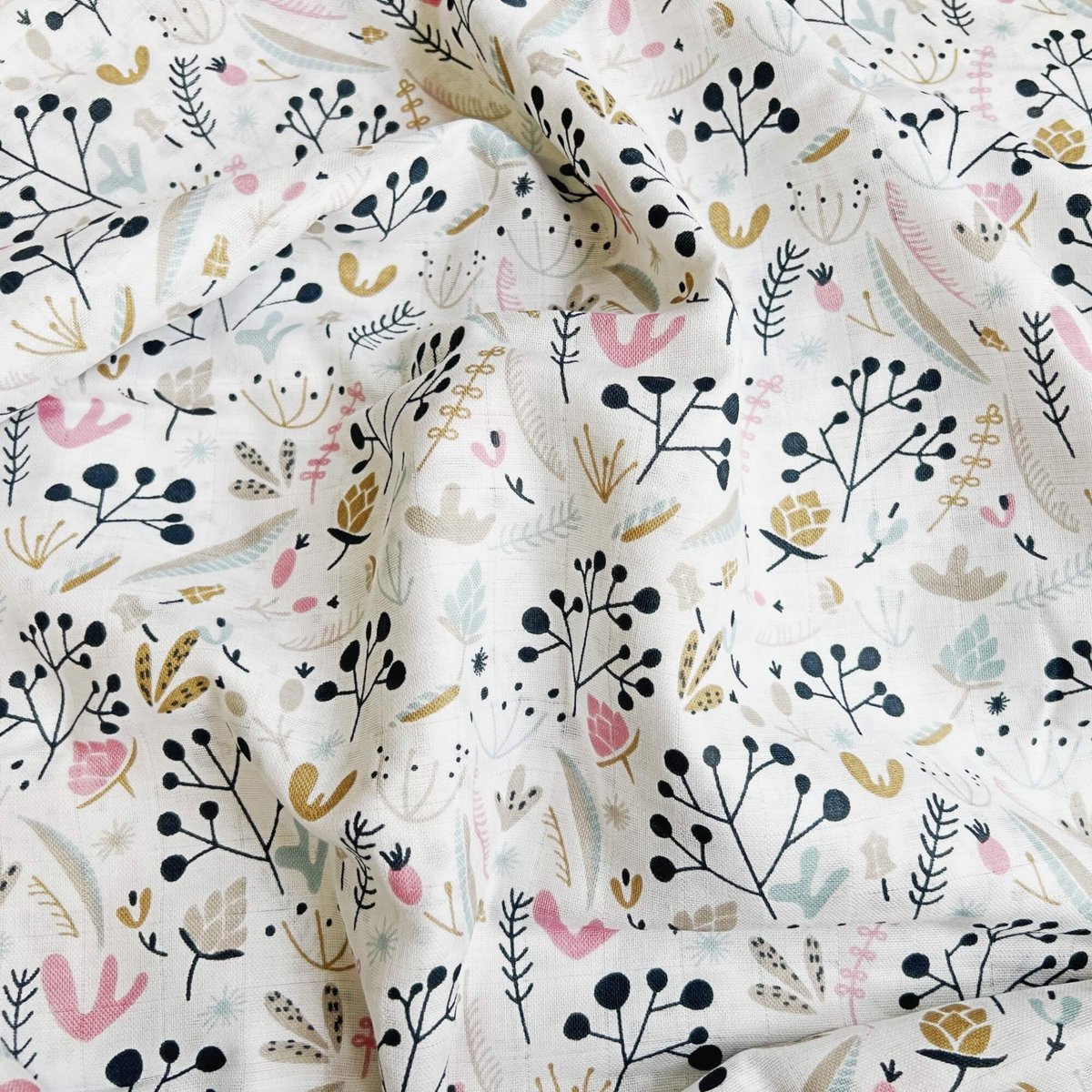 Tkanina Muślin bawełniany Krzaczki pastelowe z jarzębiną na białym tle