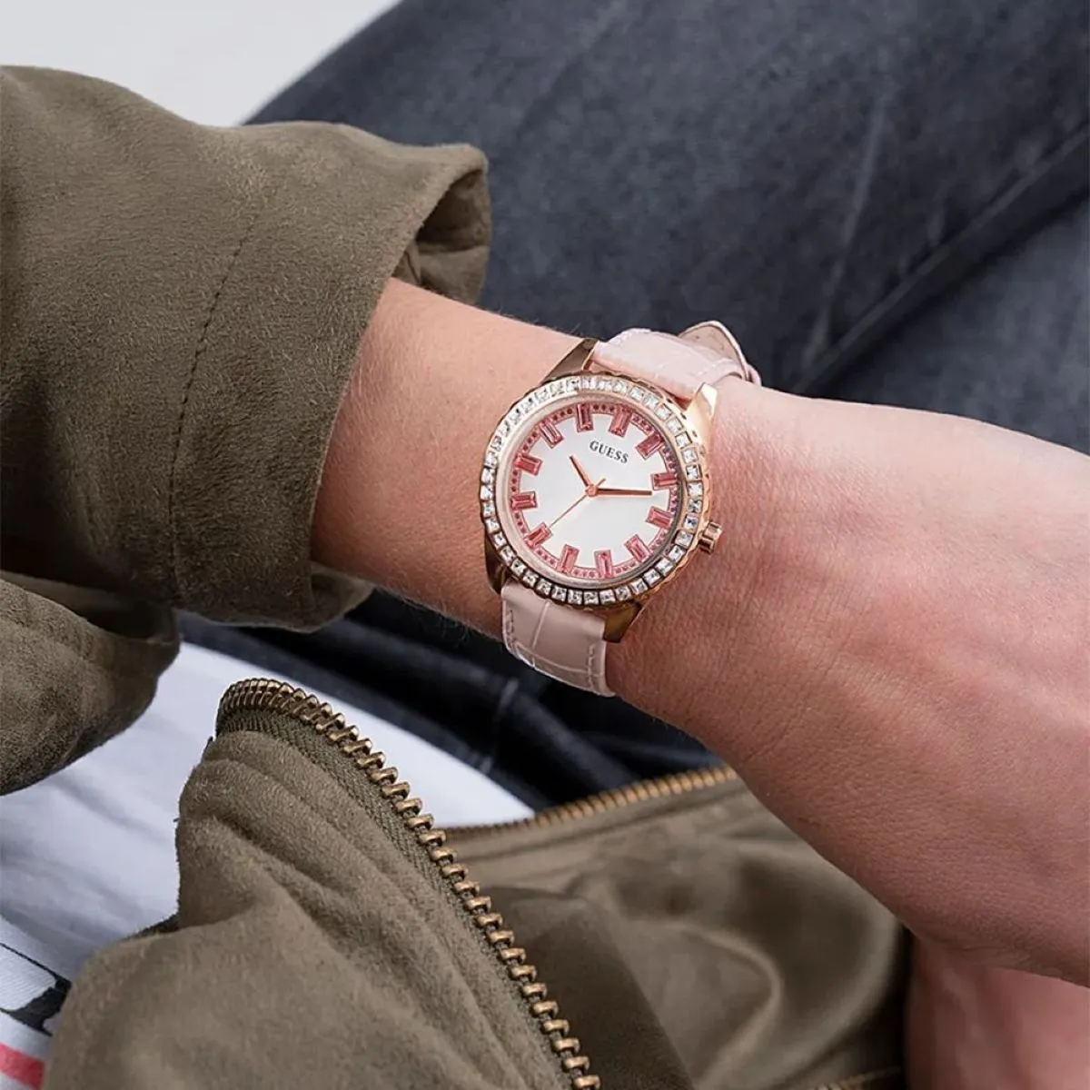 Guess Sparkling Pink zegarek damski różowy na pasku z kryształami GW0032L2