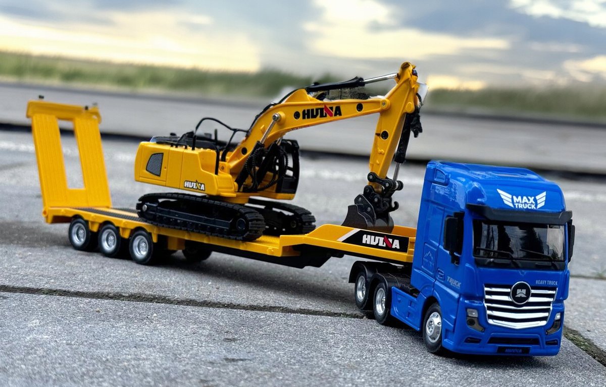 MODEL H-TOYS 1729 METALOWY SAMOCHÓD CIĘŻAROWY LAWETA Z KOPARKĄ SKALA 1:50