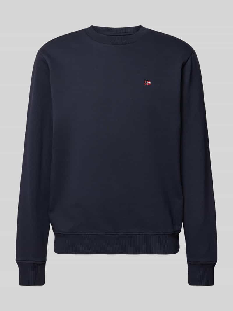 Sweter z dzianiny z wyhaftowanym logo