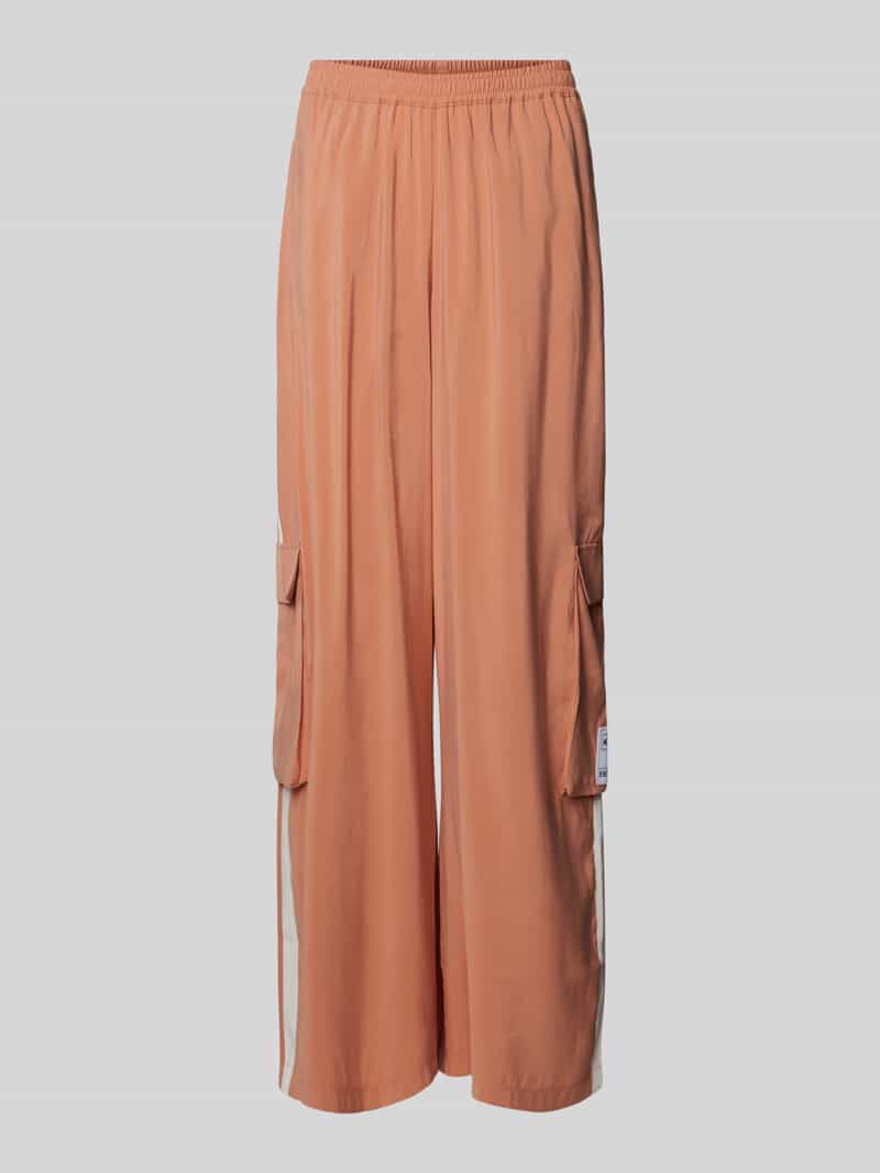 Spodnie materiałowe z szeroką nogawką z kieszeniami cargo