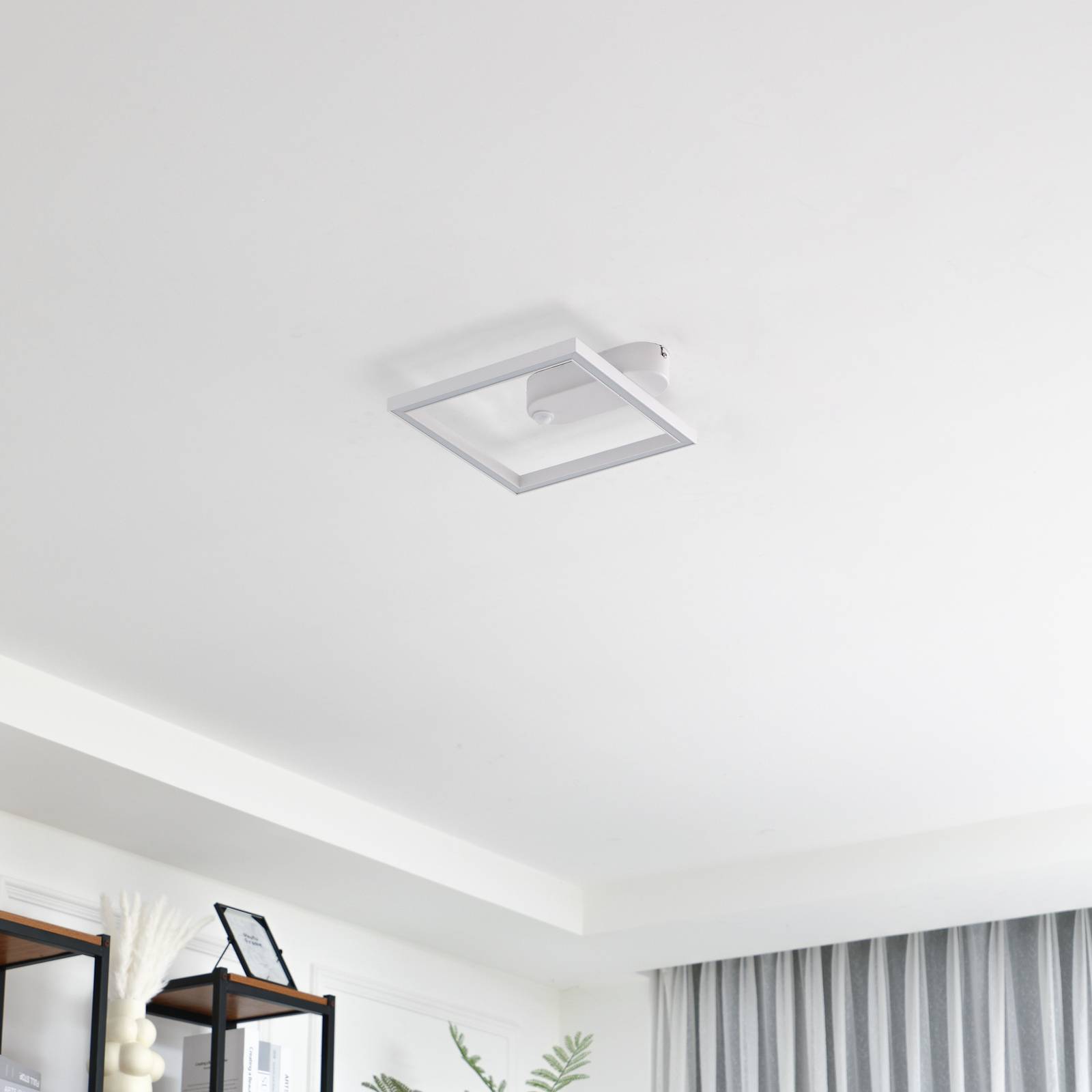 Lampa sufitowa LED Lindby Yulla, biała, czujnik ruchu