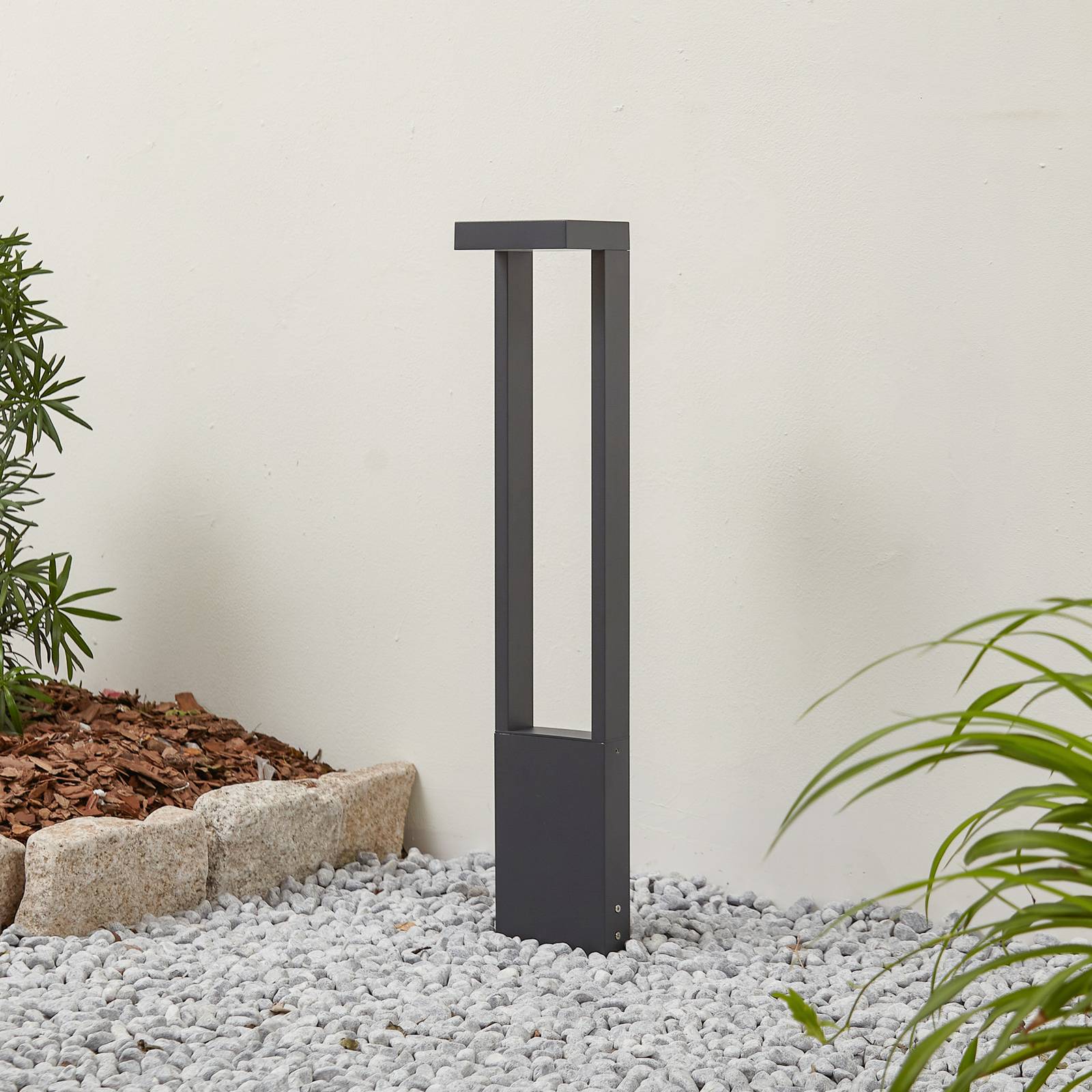 Lindby Słupek oświetleniowy LED Lonete, ciemnoszary, IP65, wysokość 65 cm
