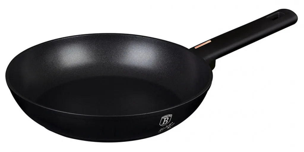 Czarna patelnia z tytanową powłoką 24cm S7-H81
