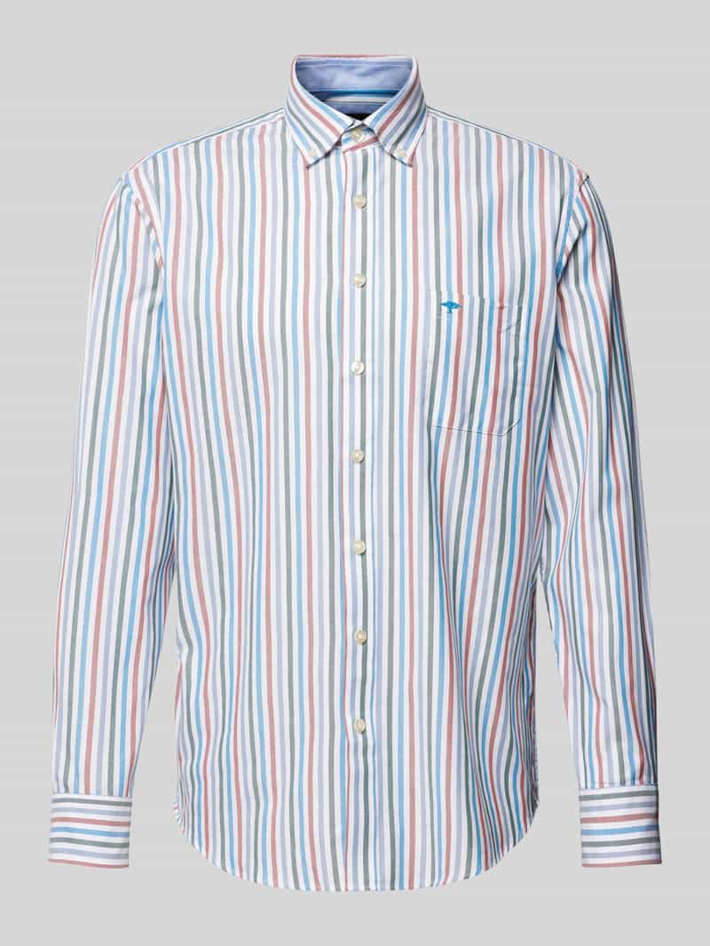 Koszula casualowa o kroju regular fit z kołnierzykiem typu button down