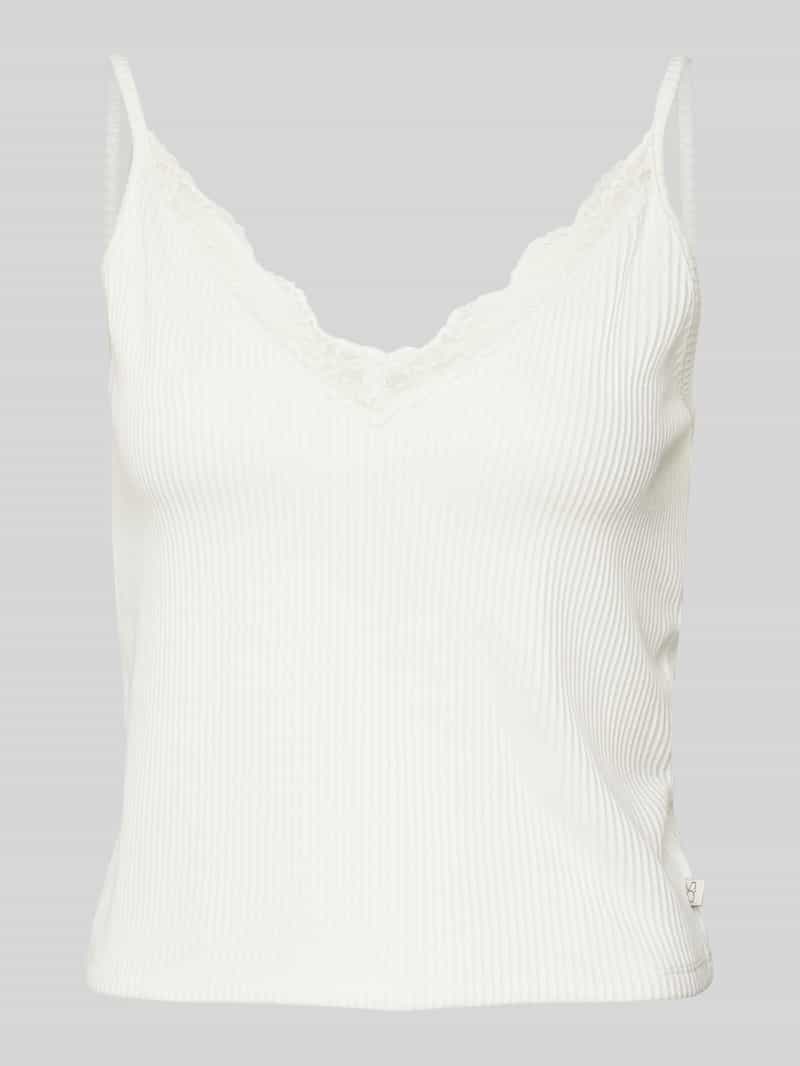 Top z koronkowym obszyciem