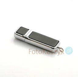 Czarny pendrive ze skóry 16GB 2.0