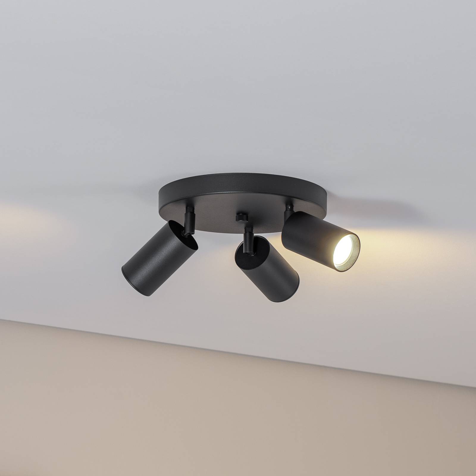 Reflektor sufitowy Sado czarny stalowy regulowany 3-punktowy okrągły Argon, możliwość ściemniania, czarny, salon / jadalnia, metal, nowoczesny