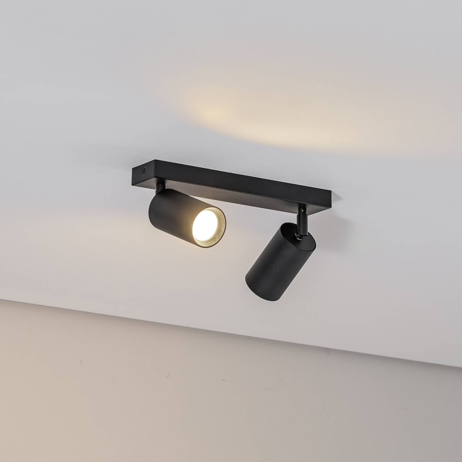 Reflektor sufitowy Sado, czarny, stal, regulowany, 2-punktowa Sado Argon, możliwość ściemniania, czarny, salon / jadalnia, metal, nowoczesny