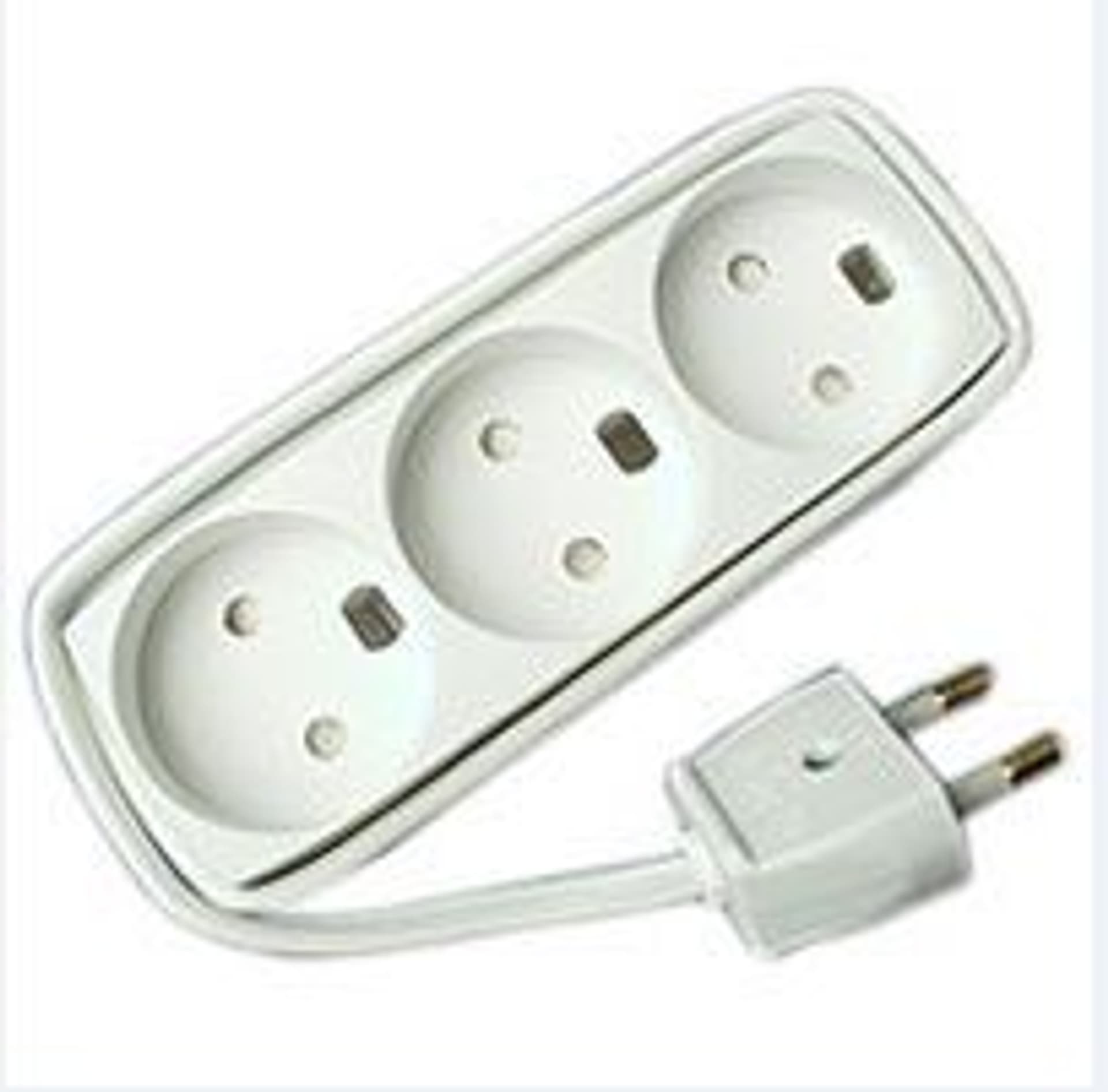 MicroConnect 3-way power stripno earth,