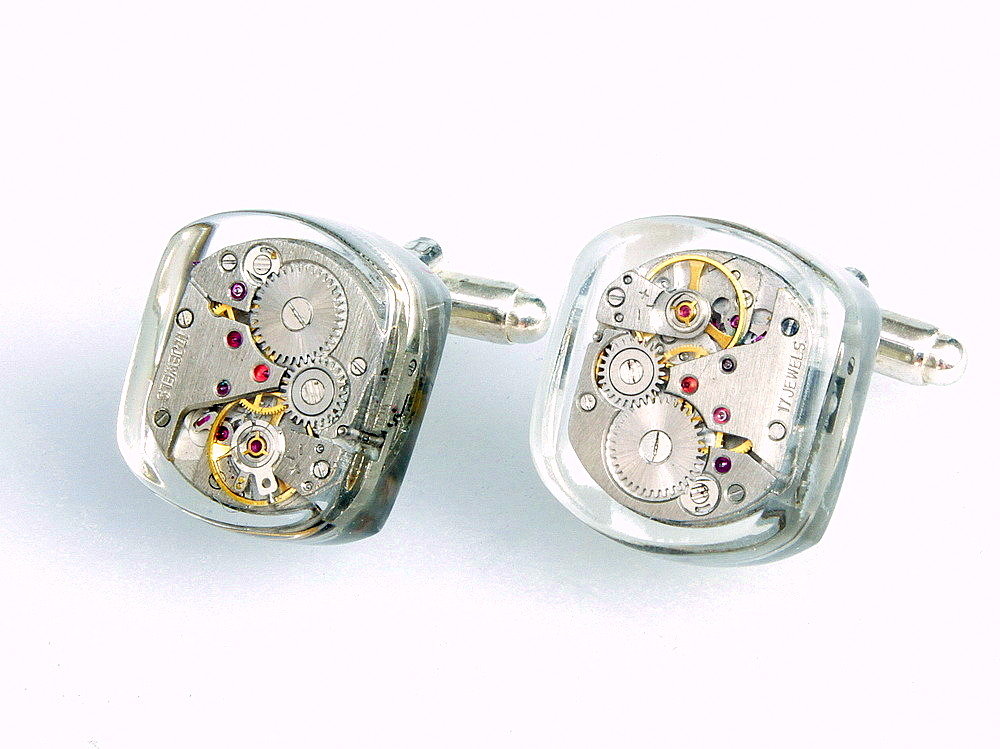 Drobiny Czasu, Spinki do mankietów, Squares i undercover