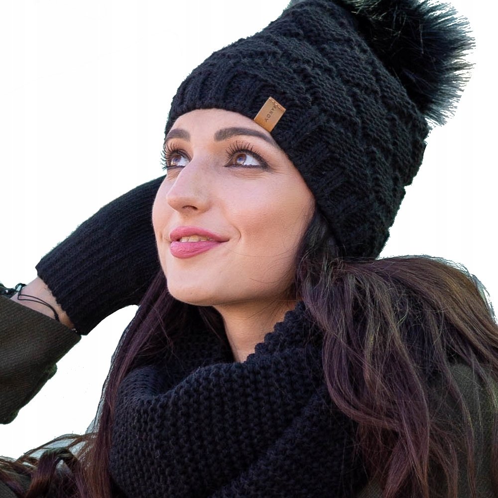 Nandy, Czapka damska na polarze z pomponem, czarna