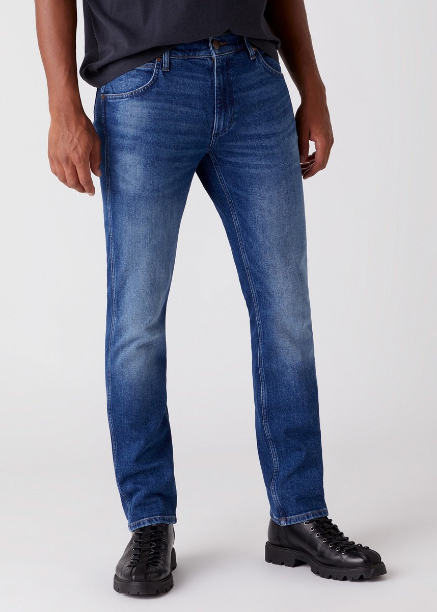 Jeansy Wrangler Greensboro Hard Edge    W15QJX246 38 32