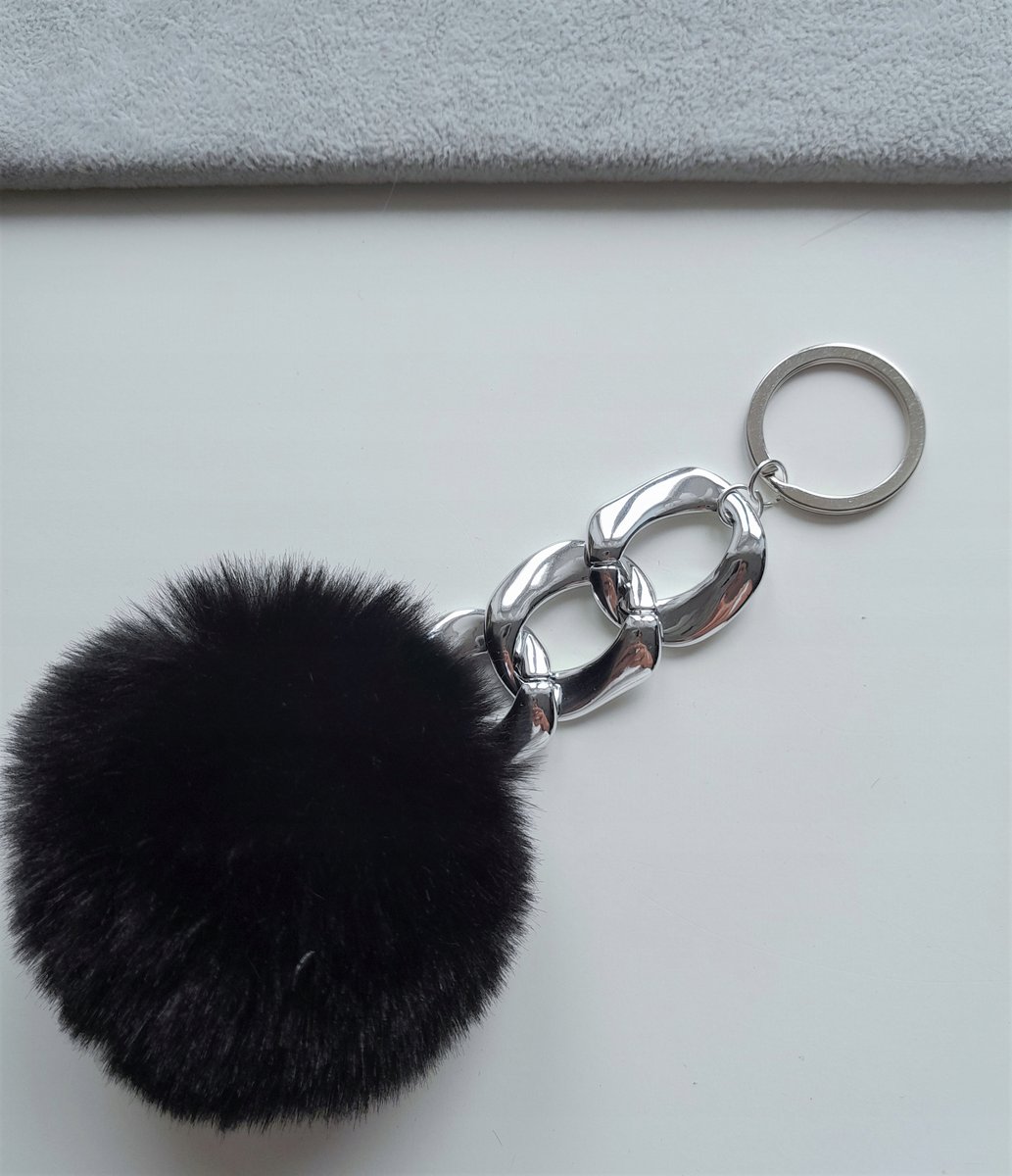 Brelok Futro Czarny Pompon Łańcuch Srebrny