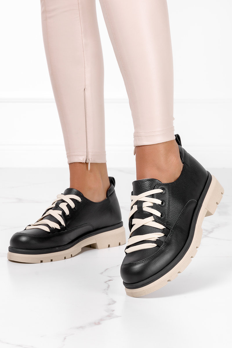 Czarne półbuty na platformie sznurowane Casu POLSKA SKÓRA 002-39