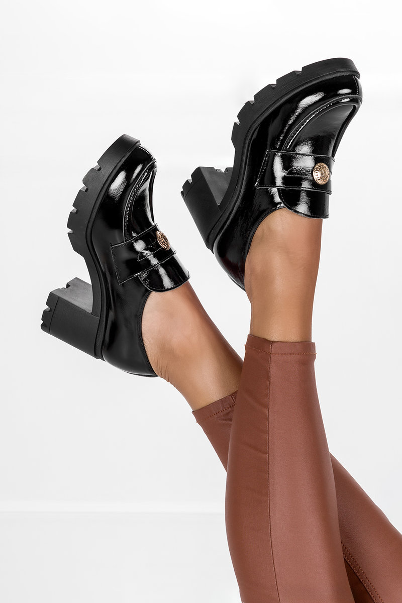 Czarne mokasyny skórzane damskie z ozdobą lakierowane na słupku PRODUKT POLSKI Casu 20155-41