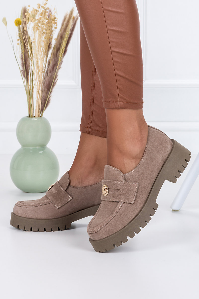 Beżowe mokasyny skórzane damskie na platformie ze złotą ozdobą PRODUKT POLSKI Casu 20144-41
