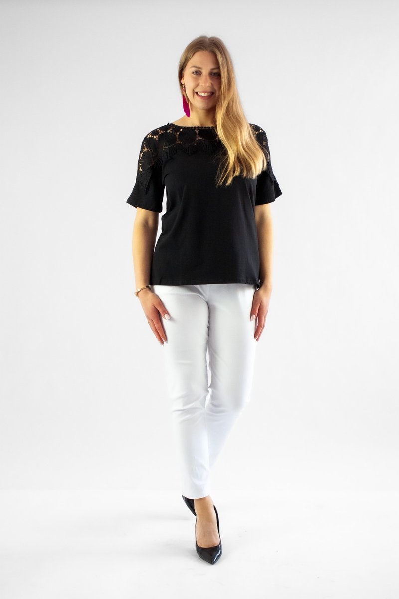 Bluzka krótki rękaw z koronką w kwiatki na ramionach Margaret Czarna L/XL