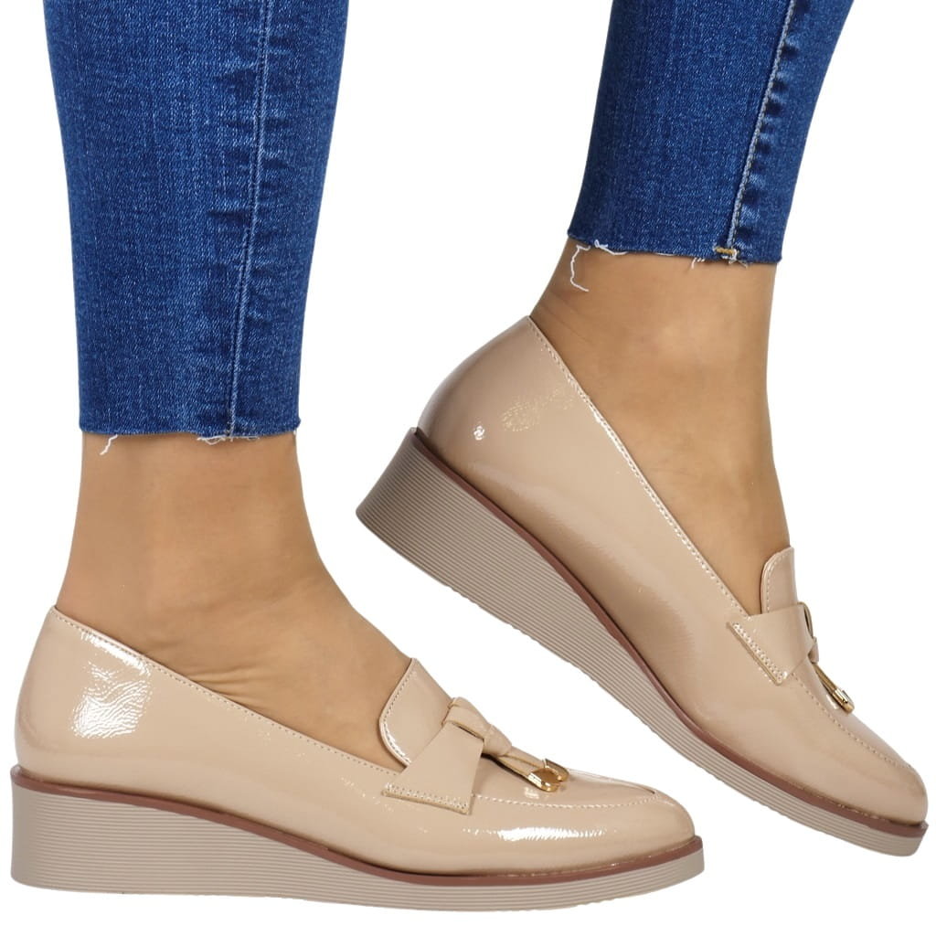 DAMSKIE PÓŁBUTY MOKASYNY NA KOTURNIE VINCEZA 58266 BEŻOWE LAKIEROWANE