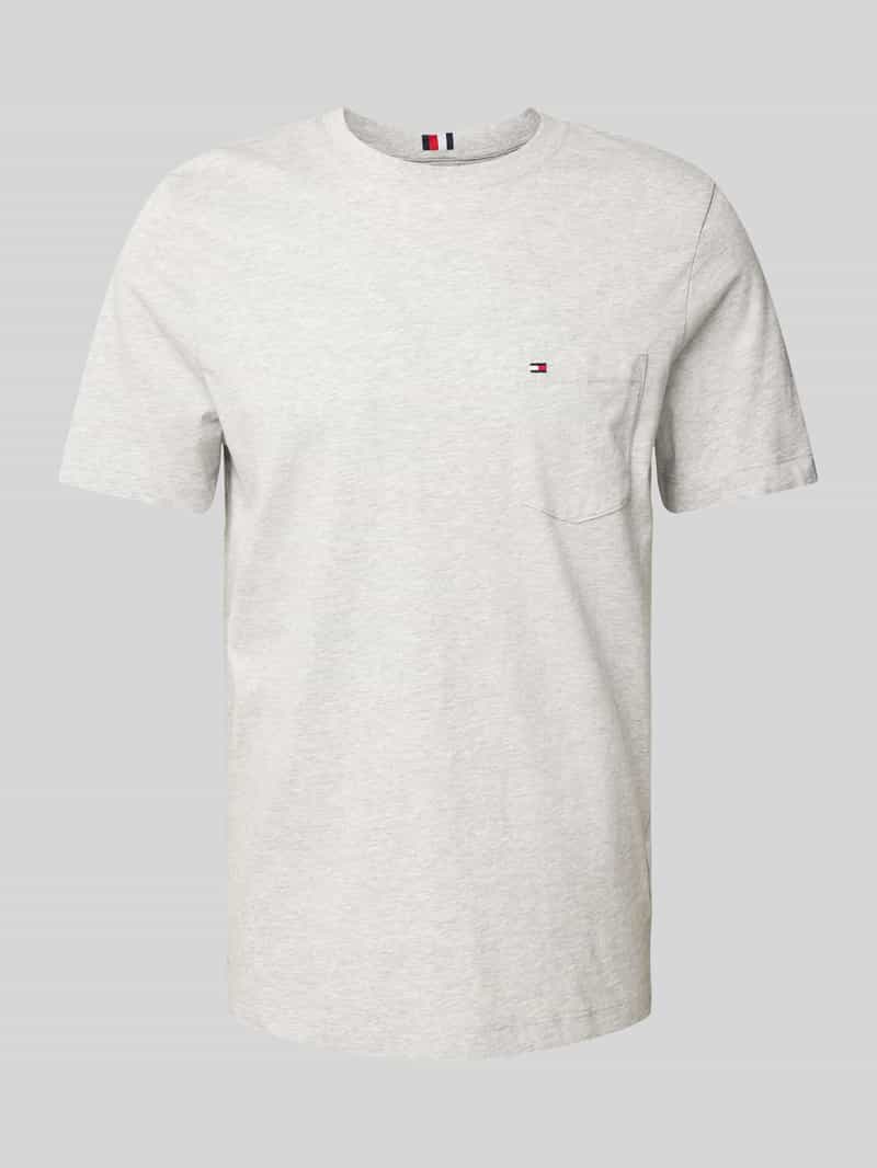 T-shirt z kieszenią na piersi