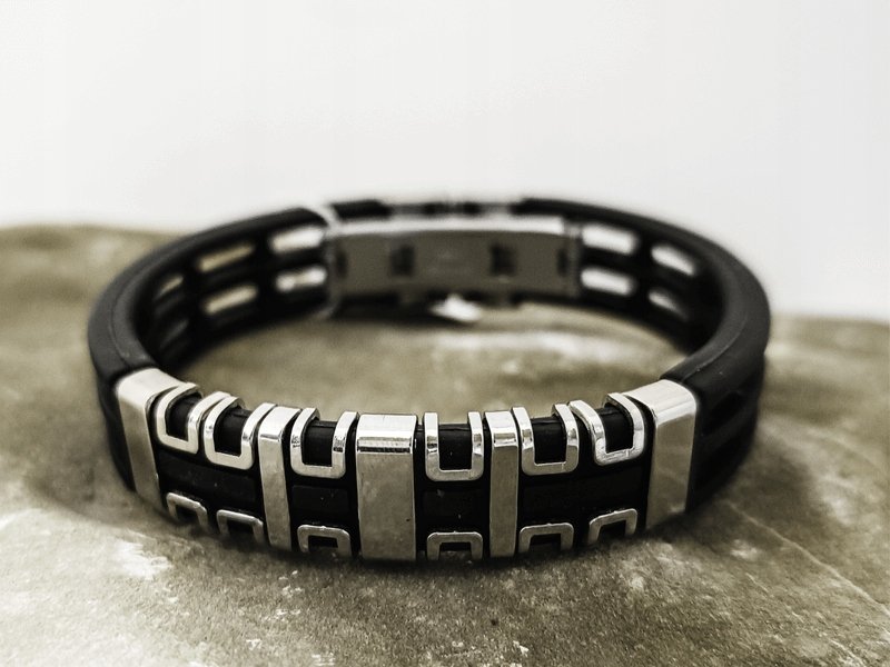 Bransoletka dla mężczyzny z kauczuku i stali chirurgicznej zdobione