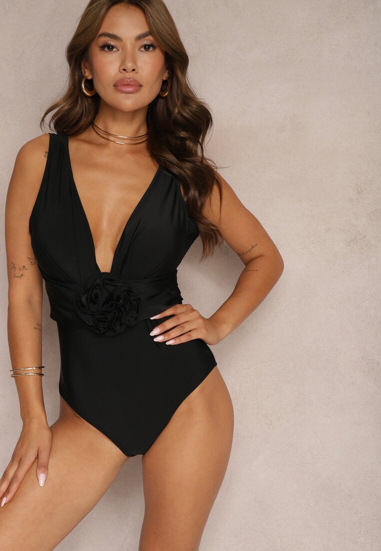 Czarny Strój Kąpielowy Jednoczęściowy Ozdobiony Aplikacją Kwiatu 3D z Usztywnieniem Seliris