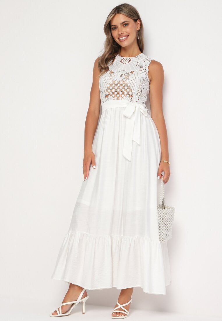 Biała Sukienka o Rozkloszowanym Kroju z Ażurowym Zdobieniem Rivanta