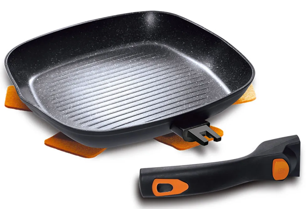Nowoczesna patelnia grillowa z odpinanym uchwytem D6-S43