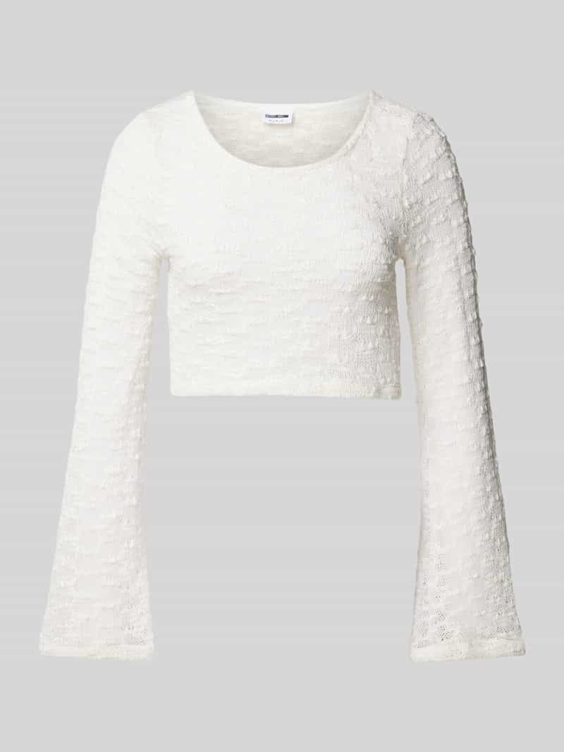 Bluzka krótka z długim, rozkloszowanym rękawem