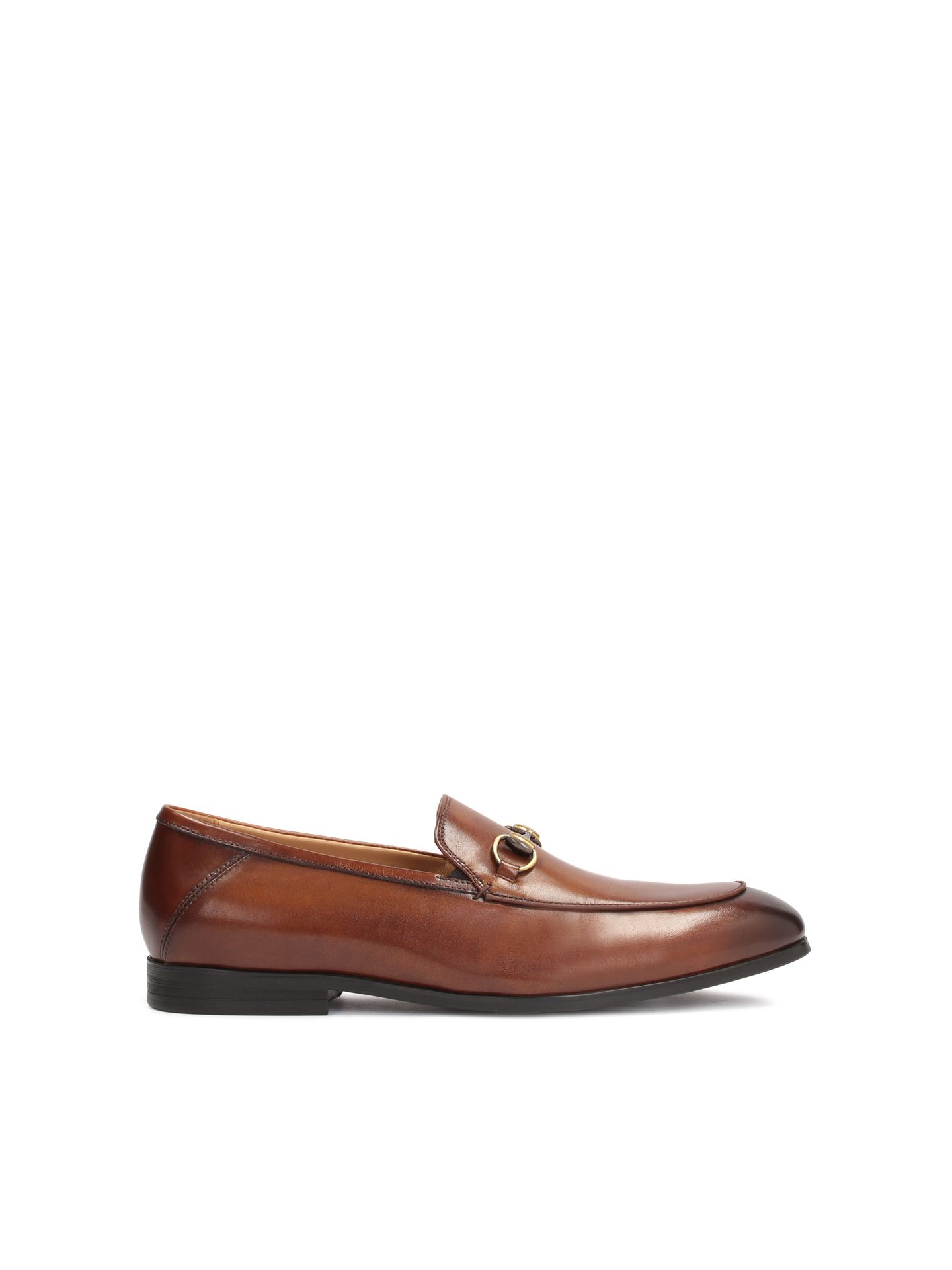 Skórzane loafersy męskie z metalową ozdobą
