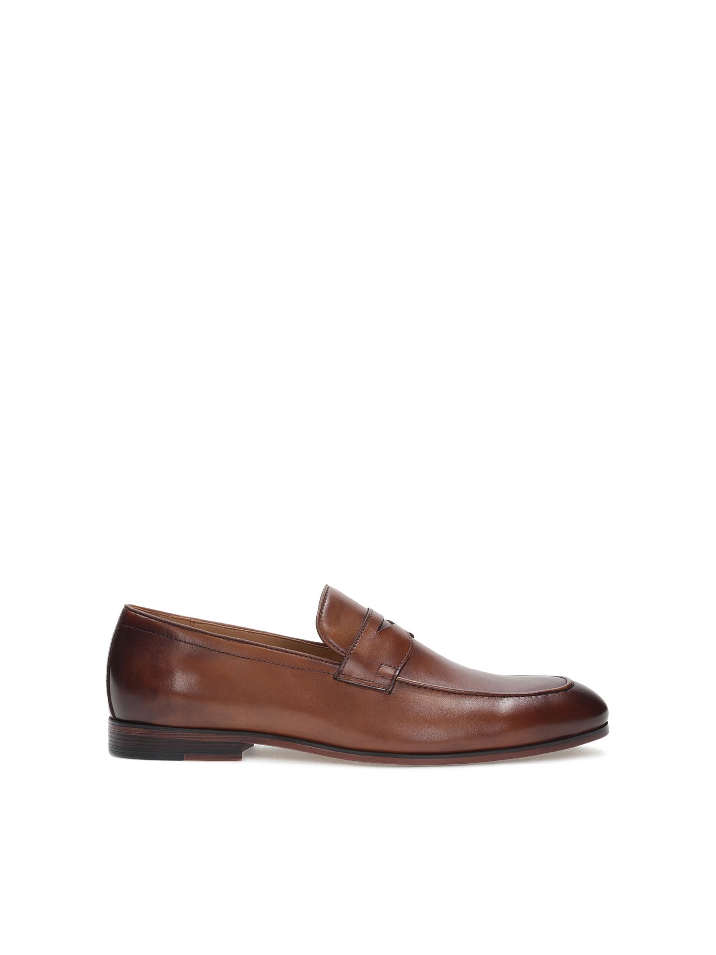 Klasyczne brązowe loafersy męskie
